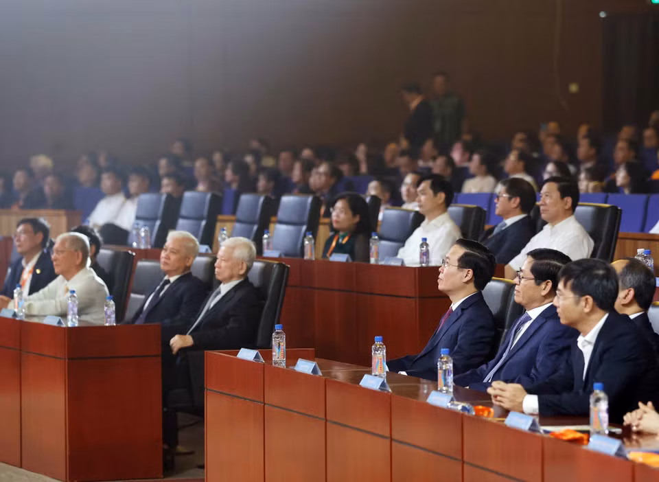 Chiều 15/4, tại Bình Dương, Chủ tịch nước Võ Văn Thưởng, nguyên Chủ nước Nguyễn Minh Triết và các lãnh đạo tỉnh dự lễ kỷ niệm 85 năm thành lập Vovinam Việt võ đạo (1938-2023). (Ảnh: Thống Nhất/TTXVN)