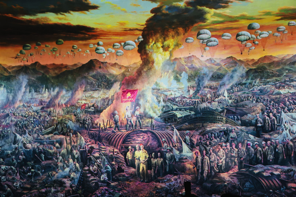 Bức tranh Chiến thắng Điện Biên Phủ được trình chiếu bằng công nghệ 3D. (Ảnh: Trần Việt/TTXVN)