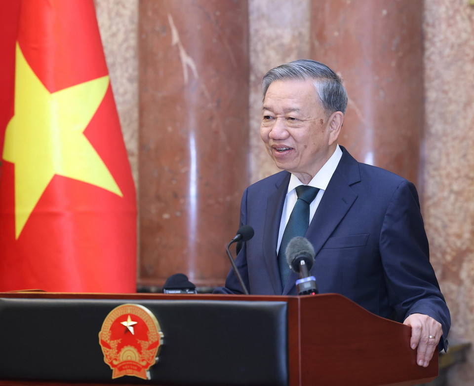 Tổng Bí thư, Chủ tịch nước Tô Lâm nói chuyện với các đại biểu doanh nhân tiêu biểu. (Ảnh: Lâm Khánh/TTXVN)