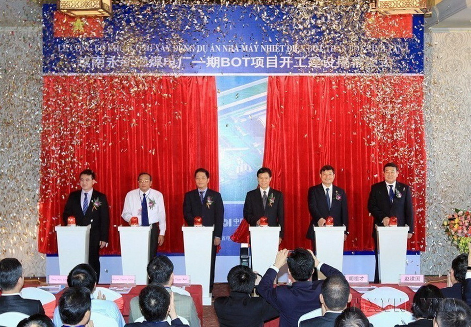 Lễ khởi công xây dựng dự án Nhà máy Nhiệt điện đốt than BOT Vĩnh Tân 1 (7/2015). (Ảnh: An Đăng/TTXVN)