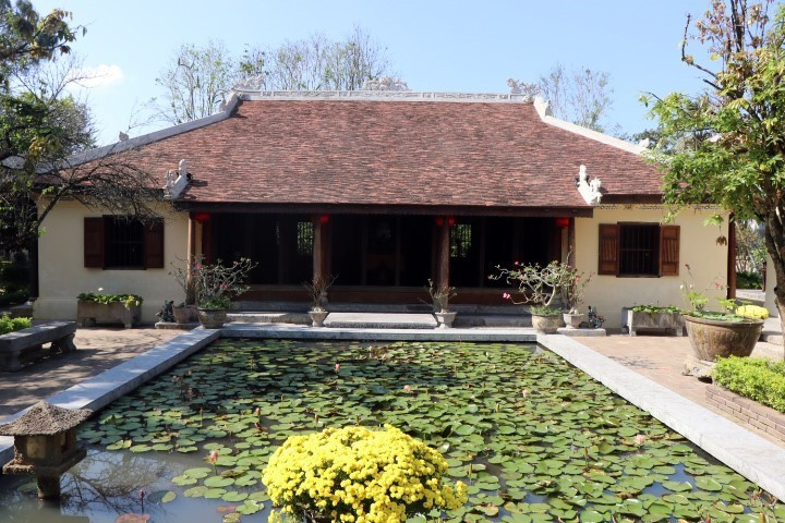 Vẻ đẹp hài hòa của kiến trúc nhà vườn An Hiên. (Ảnh: Đỗ Trưởng/TTXVN)