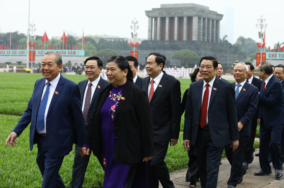 Lãnh đạo Đảng, Nhà nước và các Đại biểu Quốc hội trước giờ khai mạc kỳ họp lần thứ 11. (Ảnh: Văn Điệp/TTXVN)