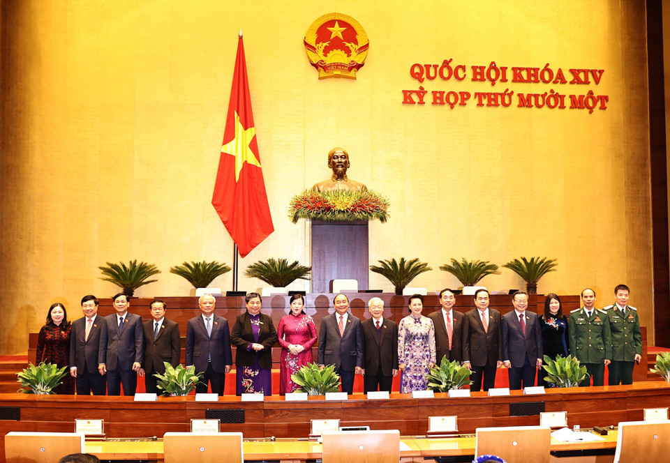 Các lãnh đạo Đảng, Nhà nước, Quốc hội với các đại biểu Quốc hội. (Nguồn: TTXVN)