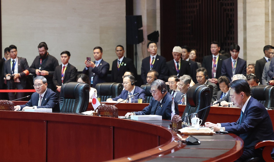 Thủ tướng Trung Quốc Lý Cường; Tổng thống Yoon Suk Yeol và Thủ tướng Nhật Bản Ishiba Shigeru tại Hội nghị cấp cao ASEAN+3. (Ảnh: Dương Giang/TTXVN)