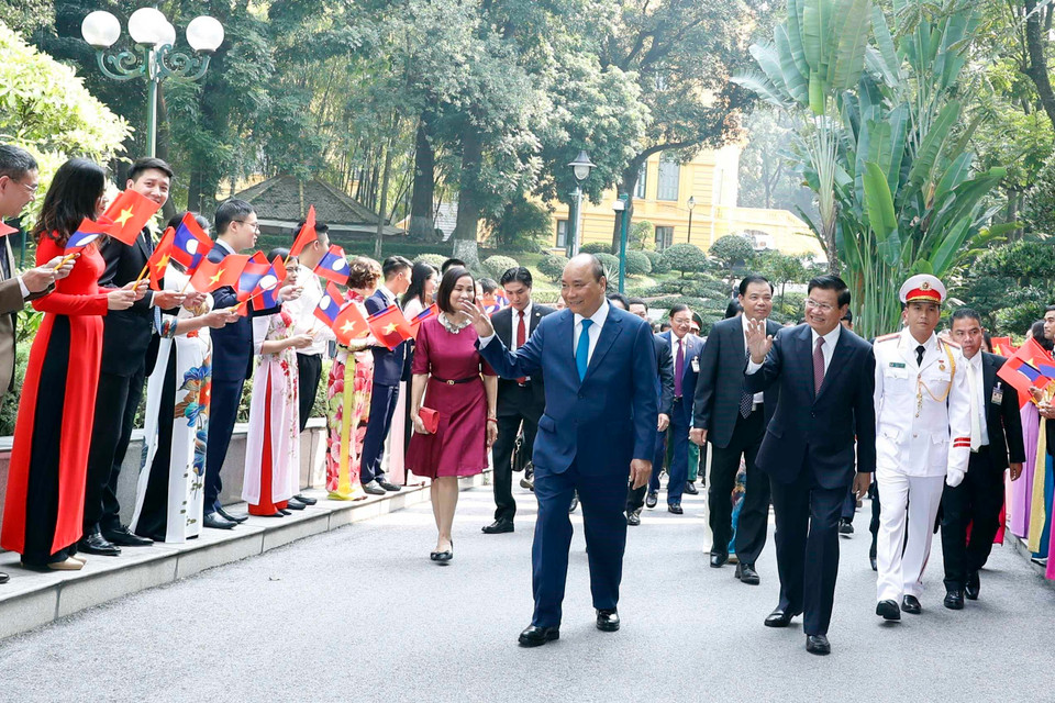 Nguyễn Xuân Phúc chủ trì Lễ đón Thủ tướng CHDCND Lào Thongloun Sisoulith thăm chính thức Việt Nam. (Ảnh: Thống Nhất/TTXVN)