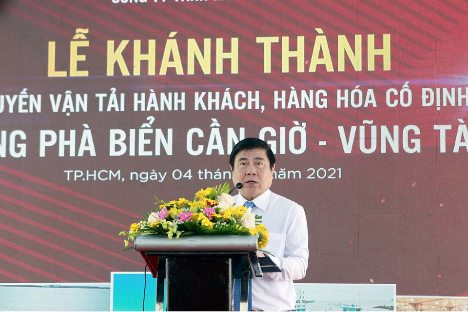 Ông Nguyễn Thành Phong, Chủ tịch Ủy ban nhân dân Thành phố Hồ Chí Minh, phát biểu tại lễ khai trương. (Ảnh: Thanh Vũ/TTXVN)
