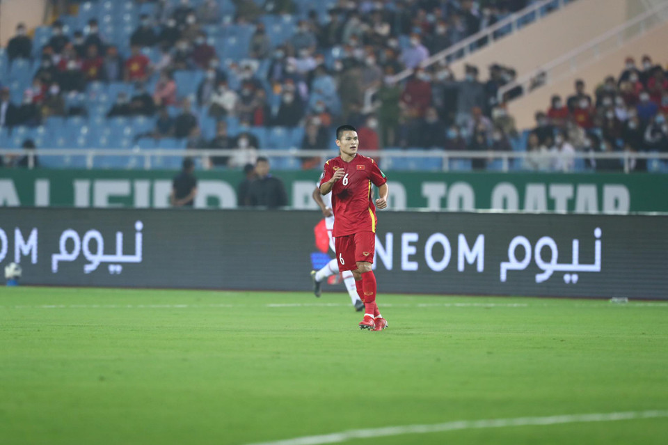 ...tạo động thi đấu cho các học trò trên sân. (Ảnh: Tá Hiển/Vietnam+)