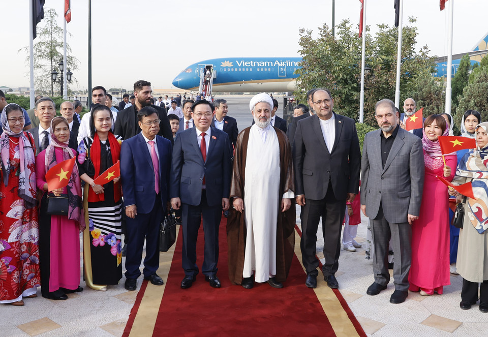 Lễ đón Chủ tịch Quốc hội Vương Đình Huệ tại Sân bay Mehrabad, thủ đô Tehran. (Ảnh: Doãn Tấn/TTXVN)