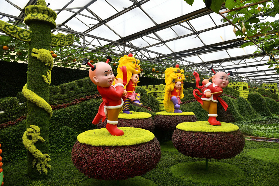 Triển lãm Khoa học và Công nghệ Thực vật quốc tế Trung Quốc lần thứ 21 diễn ra tại thị xã Thọ Quang, tỉnh Sơn Đông, Trung Quốc, trưng bày những tác phẩm nghệ thuật độc đáo được làm từ hơn 4.000 loại rau củ quả. (Ảnh: THX/TTXVN)