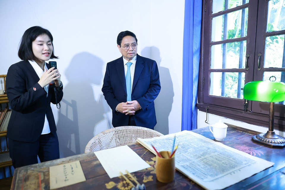 Thủ tướng Phạm Minh Chính thăm nơi Chủ tịch Hồ Chí Minh từng ở và làm việc từ năm 1939 đến năm 1940. (Ảnh: Dương Giang/TTXVN)