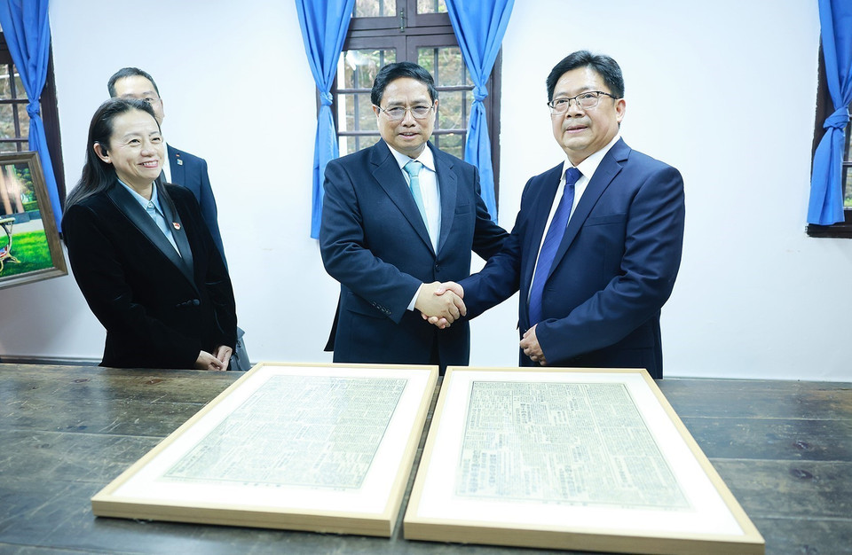 Thủ tướng Phạm Minh Chính thăm Khu di tích lịch sử Hồng Nham. (Ảnh: Dương Giang/TTXVN)