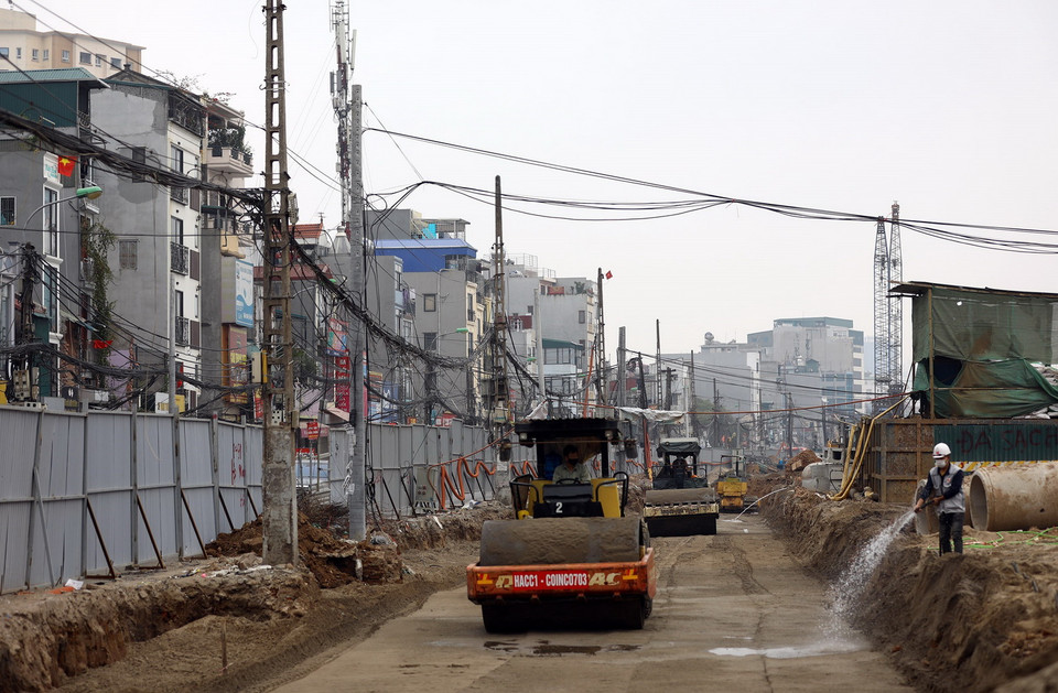  Đường vành đai 2 (phần đi bằng) đoạn Vĩnh Tuy-Chợ Mơ- Ngã tư Vọng có chiều dài 3 km, chiều rộng từ 53,5m đến 63,5m. (Ảnh: Huy Hùng/TTXVN)
