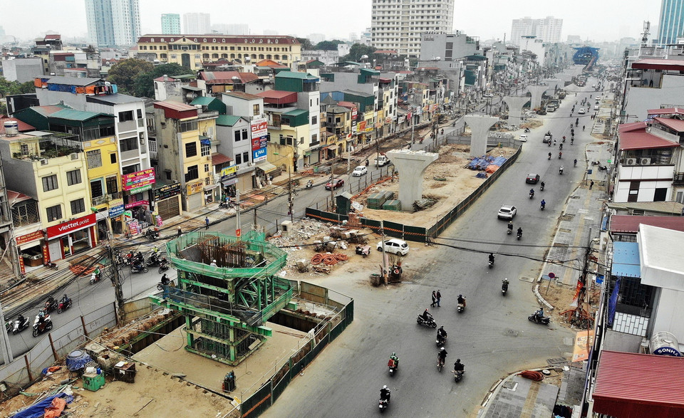 Các trụ bêtông từ cầu Mai Động đến nút giao chợ Mơ phần lớn đã được hoàn thiện. (Ảnh: Danh Lam/TTXVN)