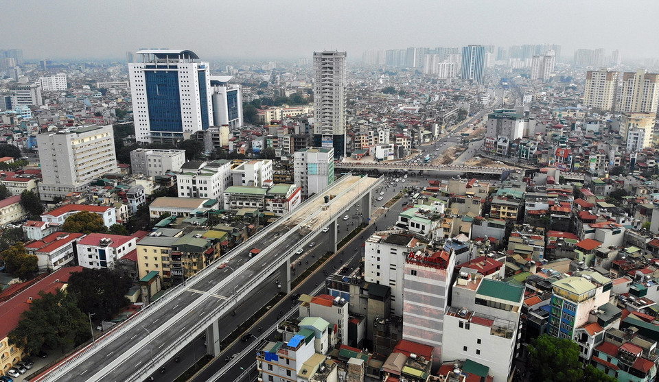 Gói thầu XL-03 thi công xây dựng đoạn cầu cạn từ trụ P63 đến Ngã Tư Sở đến nay đã hoàn thành và đã được thông xe từ đầu năm 2021. (Ảnh: Danh Lam/TTXVN)