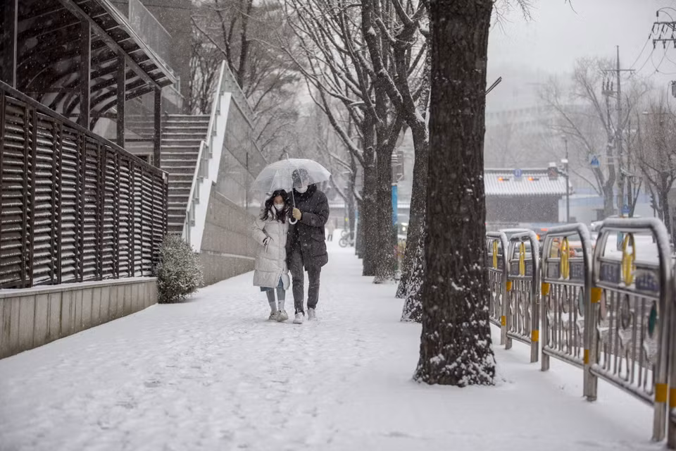 Tuyết rơi dày tại trung tâm thủ đô Seoul, Hàn Quốc ngày 18/12. (Nguồn: THX)