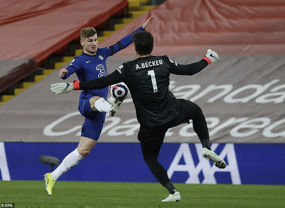 Ở trận này, Chelsea đã chủ động chơi dâng cao và làm tung lưới của The Kop ở phút 24. (Nguồn: EPA)