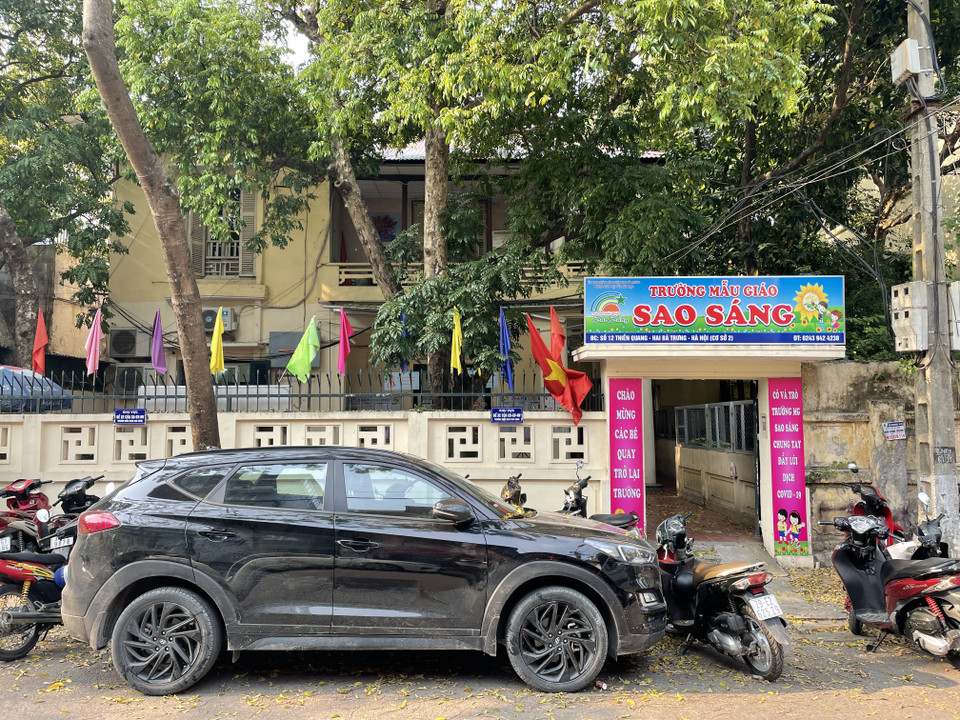 Biệt thự số 12 Thiền Quang (quận Đống Đa) thuộc nhóm 1, hiện được dùng làm trường mẫu giáo và các hộ dân sinh sống. (Ảnh: Minh Hiếu/Vietnam+)