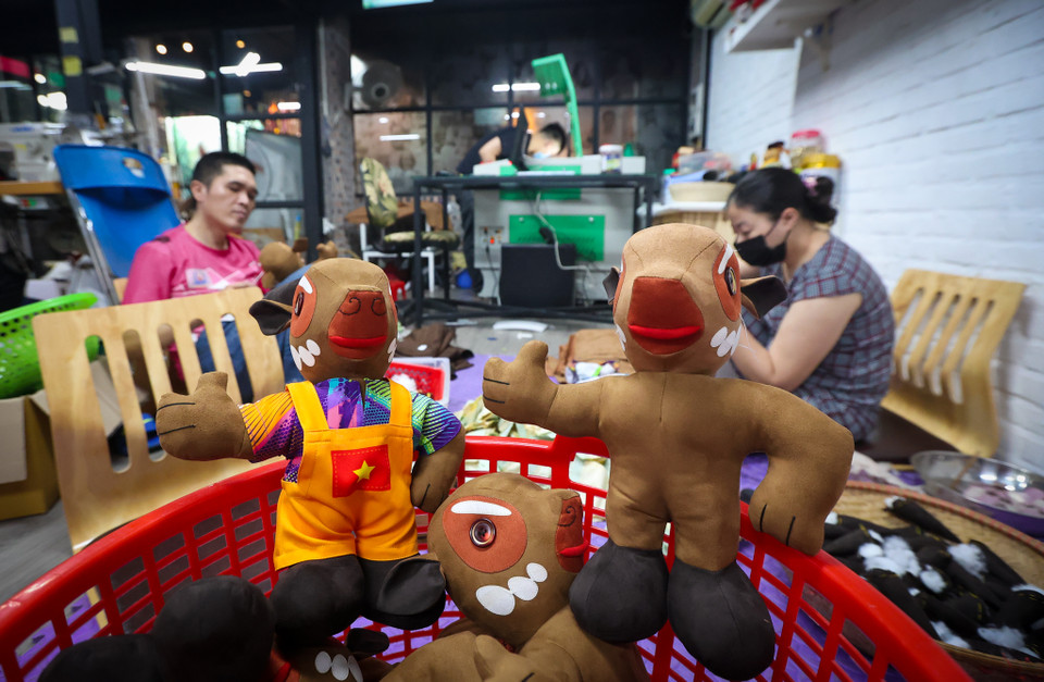 Hiện tại, những chú Sao La của Kymviet được các cơ quan, bộ ngành chú ý và đặt số lượng lớn. Anh Hoài cho biết đến nay cơ sở đã sản xuất được hơn 700 chú Sao La và đặt mục tiêu sản xuất hơn 3.000 chú. (Ảnh: Minh Hiếu/Vietnam+)