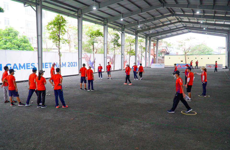 Trong sáng hôm nay (12/5), đội tuyển bi sắt đã tập luyện tập trung tại Trung tâm Huấn luyện và thi đấu thể thao Hà Nội. (Ảnh: Minh Hiếu/Vietnam+)