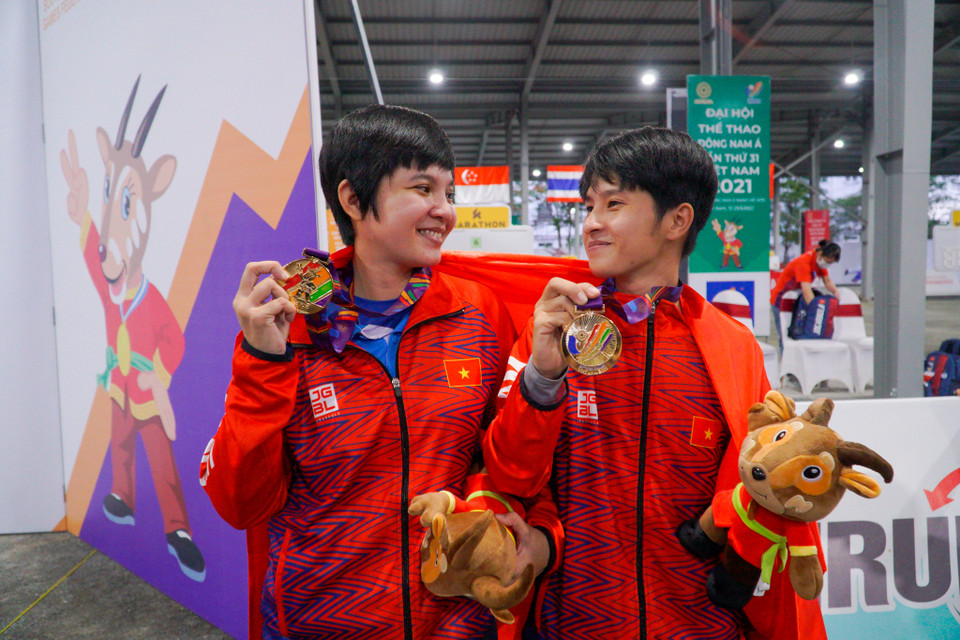 Trận chung kết cũng khép lại ngày thi đấu thành công của tuyển bi sắt Việt Nam tại SEA Games 31 với 1 huy chương vàng và 1 huy chương đồng. Tổng cộng sau 2 ngày thi đấu, đội tuyển đã đem về 1 huy chương vàng, 1 huy chương bạc và 2 huy chương đồng. (Ảnh: Minh Hiếu/Vietnam+)