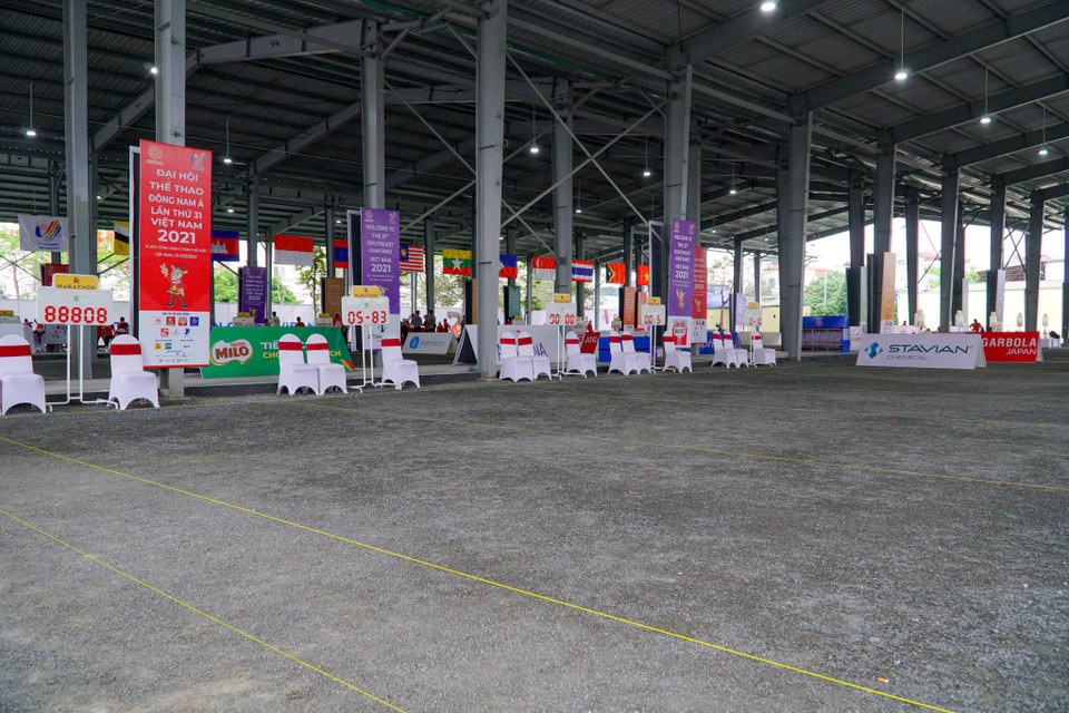 Toàn bộ cơ sở vật chất tại điểm thi đấu cũng đã hoàn thiện. Ngoài ra, công tác trang trí như treo băng rôn, cờ phướn... cũng đã xong. (Ảnh: Minh Hiếu/Vietnam+)