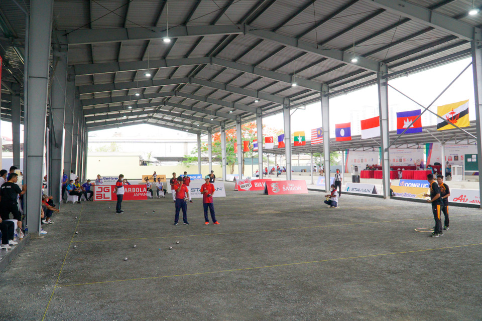 Theo lịch thi đấu, các trận bán kết, chung kết bi sắt nội dung đôi nam, đôi nữ SEA Games 31 sẽ diễn ra vào chiều mai, ngày 15/5 tại Trung tâm Huấn luyện và thi đấu Thể dục Thể thao Hà Nội. (Ảnh: Minh Hiếu/Vietnam+)