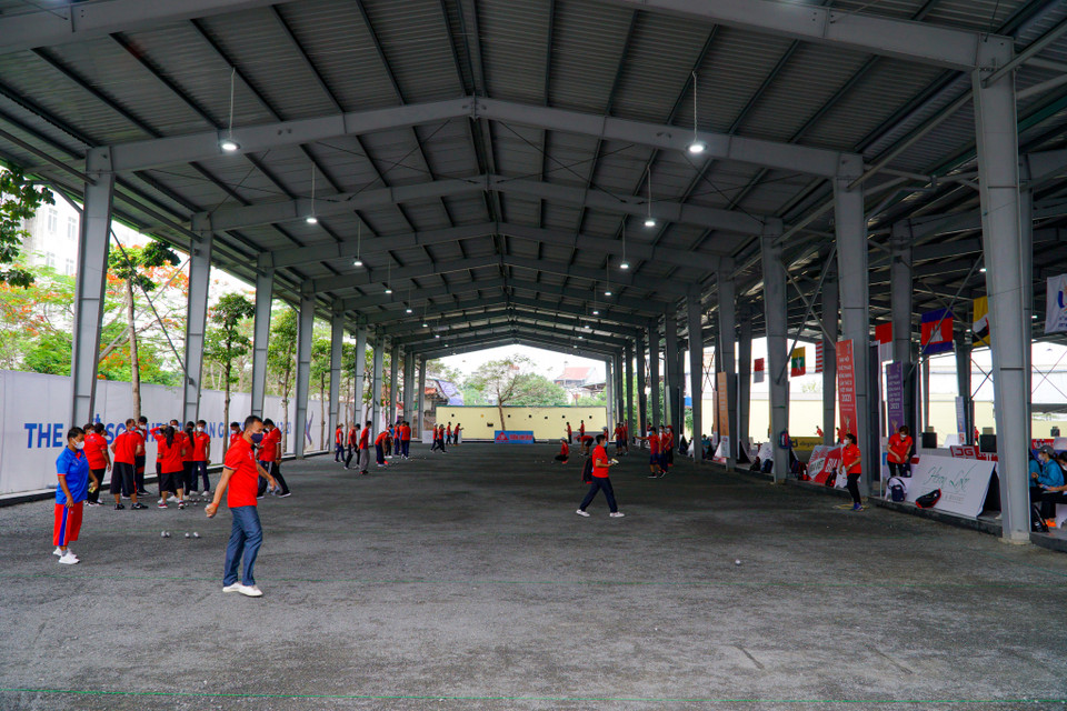 Chỉ còn đúng một ngày nữa bộ môn bi sắt tại SEA Games 31 sẽ chính thức khởi tranh. Toàn bộ đội tuyển bi sắt Việt Nam đã sẵn sàng 'giành vàng' trong kỳ đại hội thể thao lớn nhất khu vực. (Ảnh: Minh Hiếu/Vietnam+)