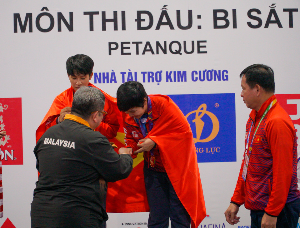 Đây cũng là huy chương vàng đầu tiên của đội tuyển bi sắt Việt Nam. (Ảnh: Minh Hiếu/Vietnam+)