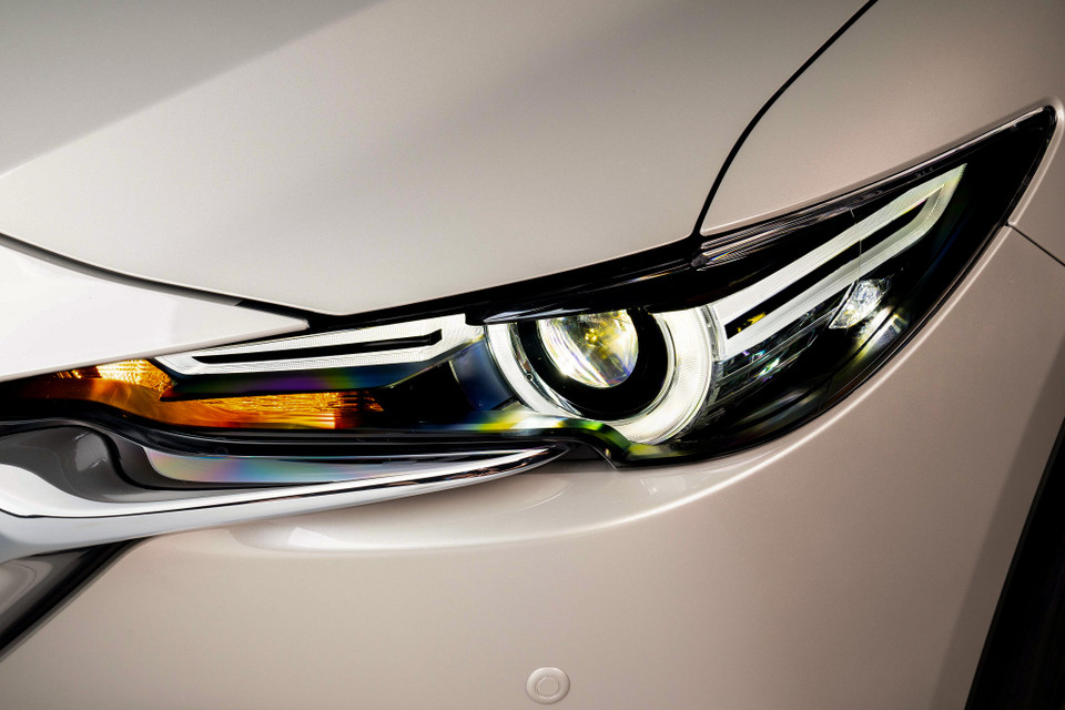 Đèn LED tự động điều chỉnh góc chiếu. (Ảnh nguồn: THACO)