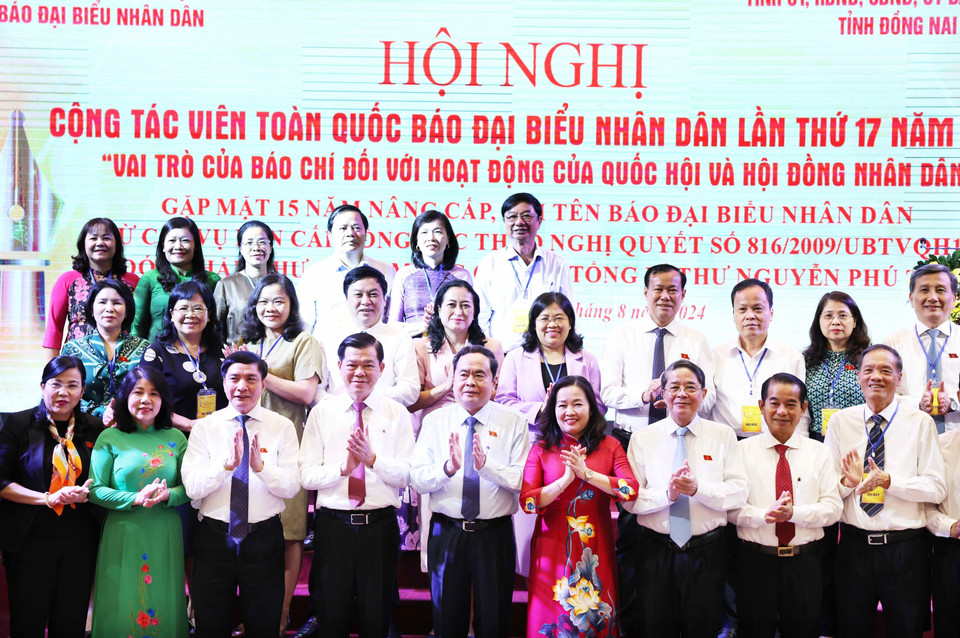 Chủ tịch Quốc hội Trần Thanh Mẫn và các đại biểu dự Hội nghị cộng tác viên toàn quốc Báo Đại biểu nhân dân. (Ảnh: Thống Nhất/TTXVN)