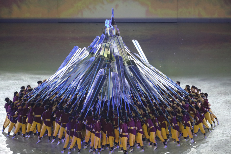 Tiết mục múa thuyền "Chung dòng chảy Đông Nam Á". (Ảnh: TTXVN)