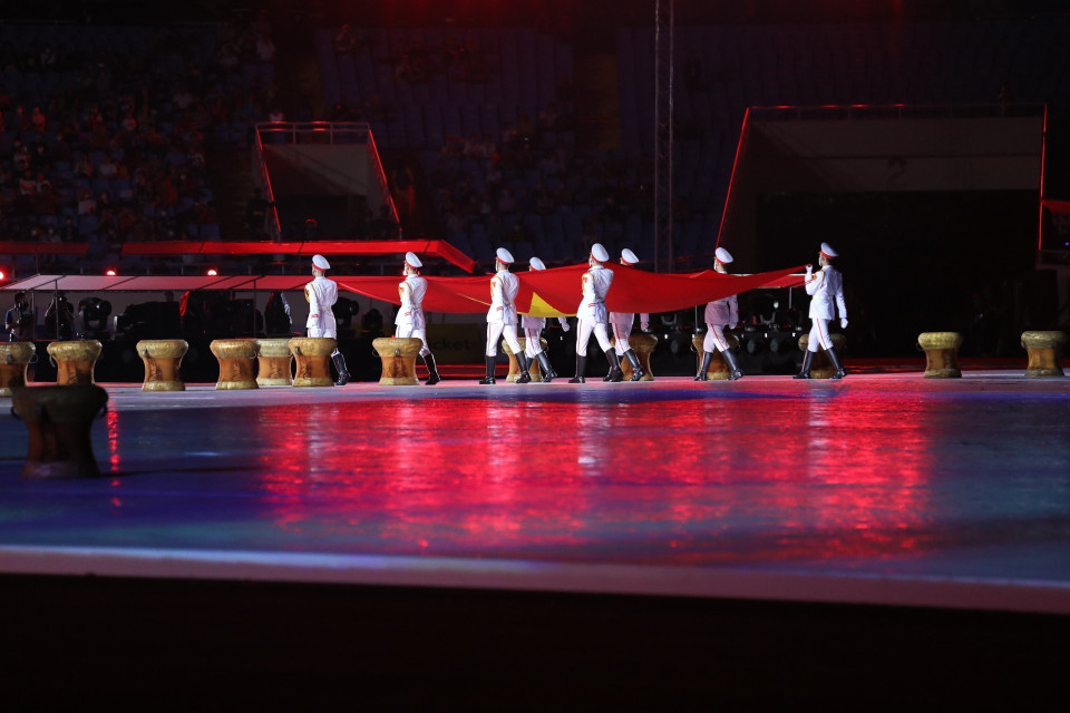 Nghi thức thượng cờ Việt Nam. (Ảnh: TTXVN)