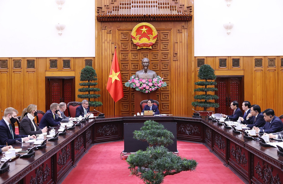 Thủ tướng Phạm Minh Chính tiếp ông Alok Sharma, Bộ trưởng, Chủ tịch Hội nghị Liên hợp quốc về Biến đổi khí hậu lần thứ 26.(Ảnh: Dương Giang/TTXVN)