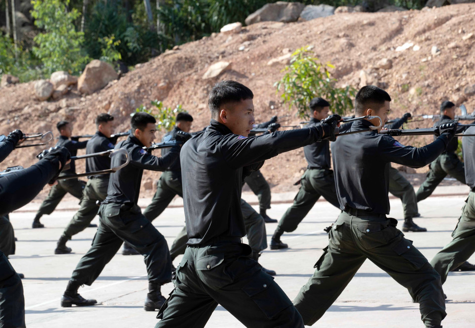 Những bài huấn luyện thể lực hàng ngày được áp dụng cho tất cả chiến sỹ. (Ảnh: Phạm Kiên/TTXVN)