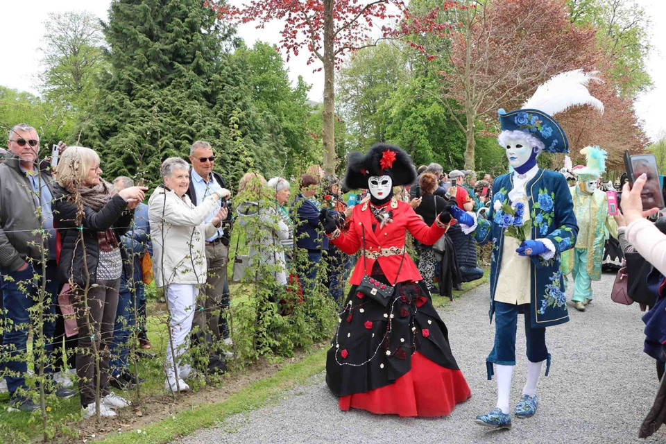 Quang cảnh diễu hành của lễ hội carnaval Mặt nạ Venice. (Ảnh: Hương Giang/TTXVN)