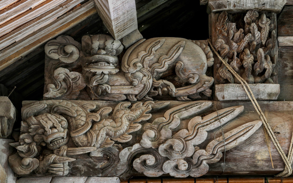 Các mảng chạm, khắc tinh tế tại đình Lương Xá trước kia. (Ảnh: TTXVN phát)