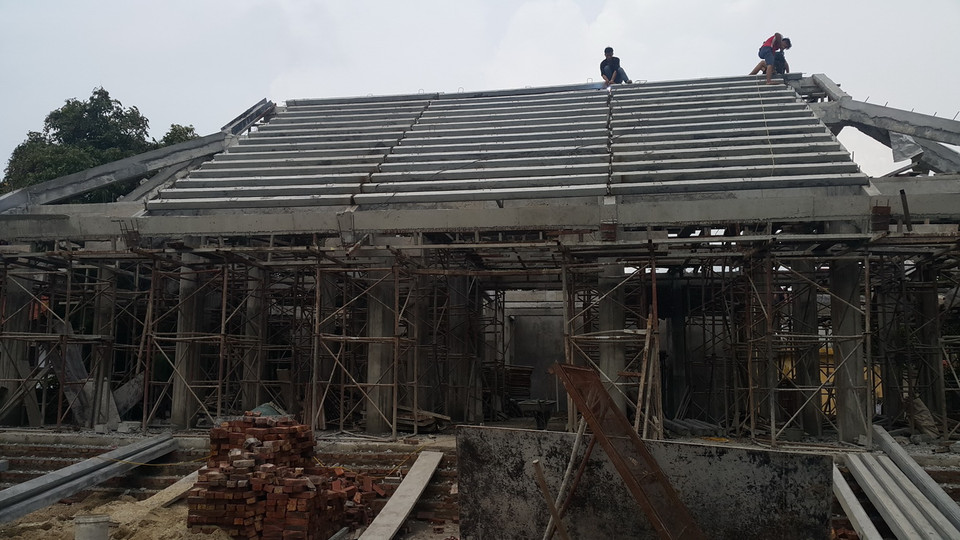 Phương án 1 là phá bỏ công trình bêtông hiện nay để phục dựng nguyên trạng di tích cũ trên cơ sở sử dụng lại toàn bộ cấu kiện có giá trị. (Ảnh: Đinh Thuận/TTXVN)