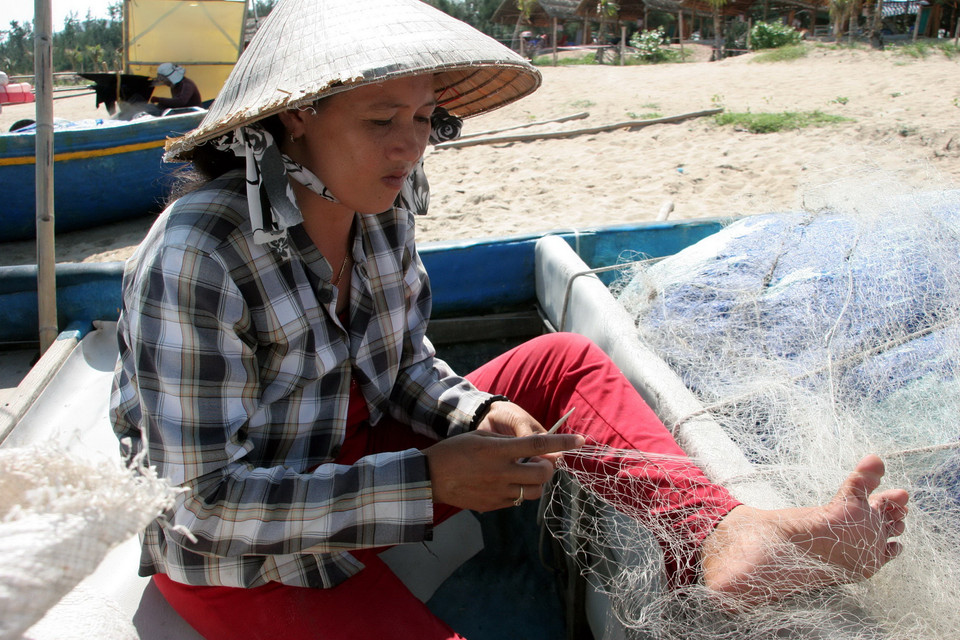 Đến với Phước Hải, du khách có thể trò chuyện để tìm hiểu cuộc sống hàng ngày của ngư dân. (Ảnh: Lưu Văn Đạt/Vietnam+)