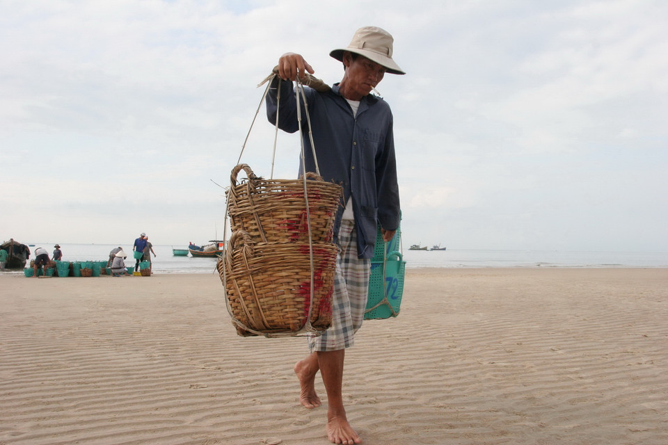 Ngư dân ở đây đều rất nhiệt tình, hiền hòa. (Ảnh: Lưu Văn Đạt/Vietnam+)