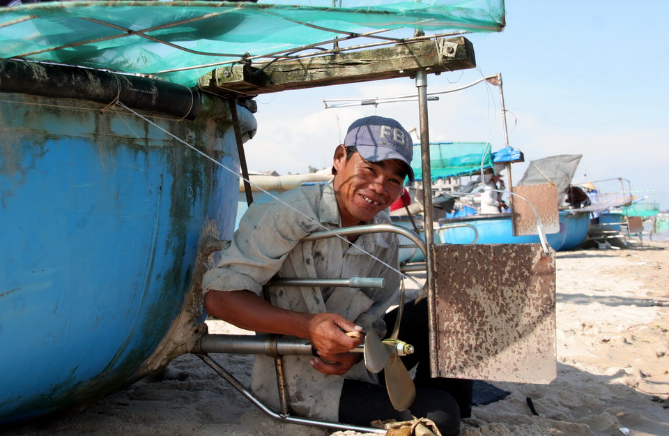 Tất cả tạo thành một khung cảnh của một làng chài thanh bình trong một buổi trưa nắng, cát. (Ảnh: Lưu Văn Đạt/Vietnam+)