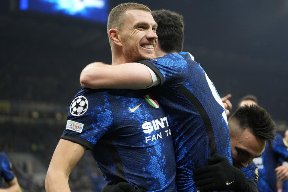 Inter cũng đánh bại Shakhtar Donetsk nhờ cú đúp của Dzeko. (Nguồn: Getty Images)