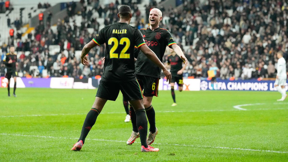 Chiến thắng 2-1 trước Besiktas giúp Ajax toàn thắng và vào vòng 1/8 ở ngôi nhất bảng C. (Nguồn: Getty Images)