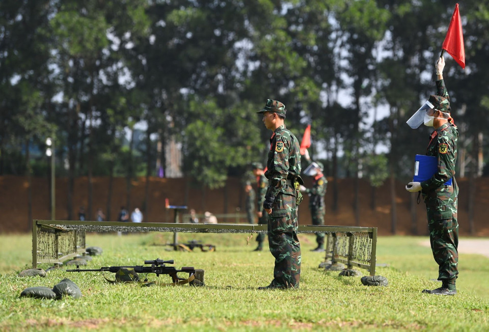 Sáng 1/9, các cuộc tranh tài môn Xạ thủ bắn tỉa trong khuôn khổ Army Games 2021 đã diễn ra tại Trung tâm huấn luyện quốc gia Miếu Môn (Hà Nội). (Ảnh: TTXVN phát)