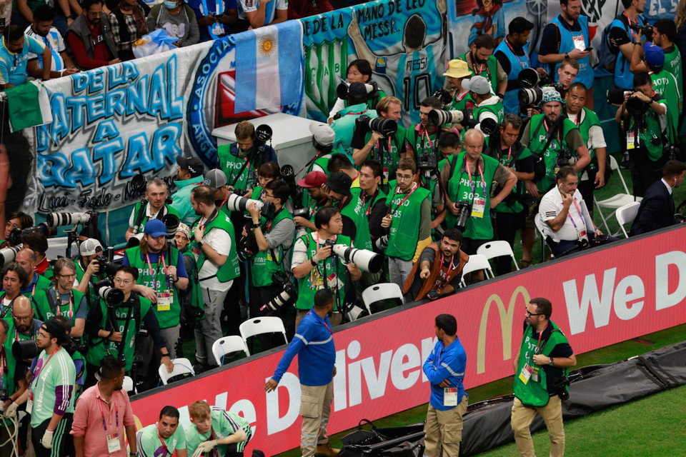 Nếu không được duyệt thì vẫn còn một cơ hội là 9h sáng ngày thi đấu, phóng viên đến trung tâm báo chí đăng ký danh sách chờ, nếu có ai bỏ thì sẽ duyệt theo thứ tự ưu tiên đến trước duyệt trước. (Ảnh: Hải An/Vietnam+)