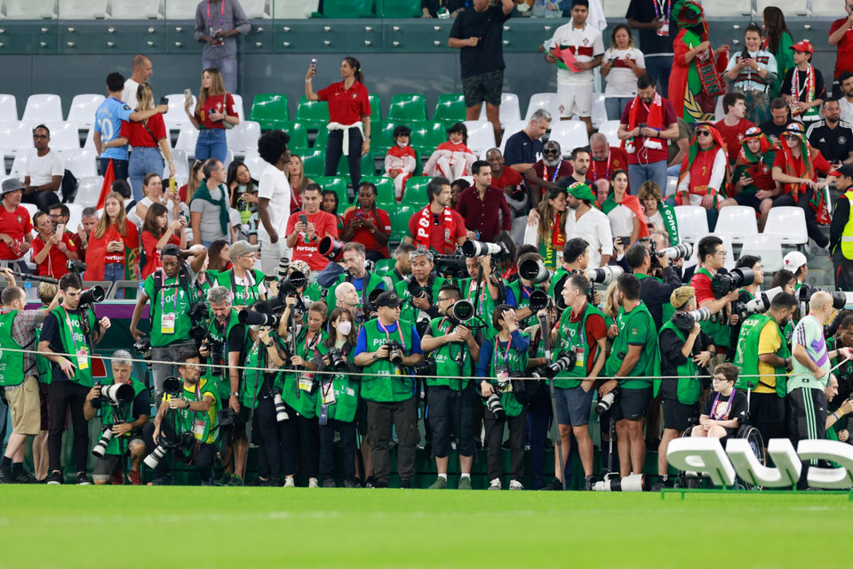 Để có cơ hội tác nghiệp trên sân, phóng viên phải truy cập hệ thống đăng ký chỗ từng trận một, FIFA sẽ duyệt trước thường 2 ngày. (Ảnh: Hải An/Vietnam+)