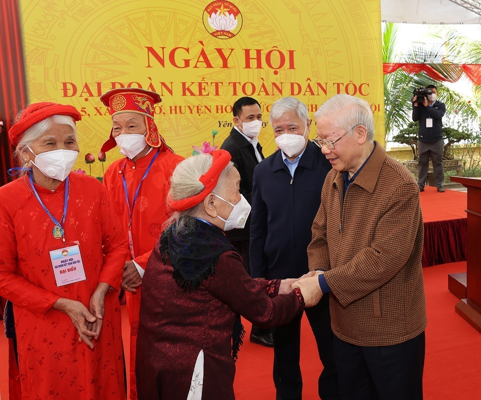 Tổng Bí thư Nguyễn Phú Trọng dự Ngày hội Đại đoàn kết toàn dân tộc tại thôn 5, xã Yên Sở, huyện Hoài Đức, thành phố Hà Nội, ngày 14/11/2021. (Ảnh: Trí Dũng/TTXVN)