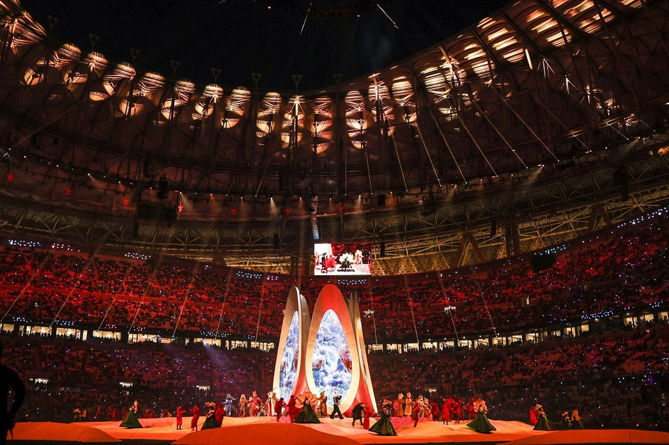 Tiết mục biểu diễn nghệ thuật đặc sắc tại lễ khai mạc Asian Cup 2023. (Ảnh: THX/TTXVN)