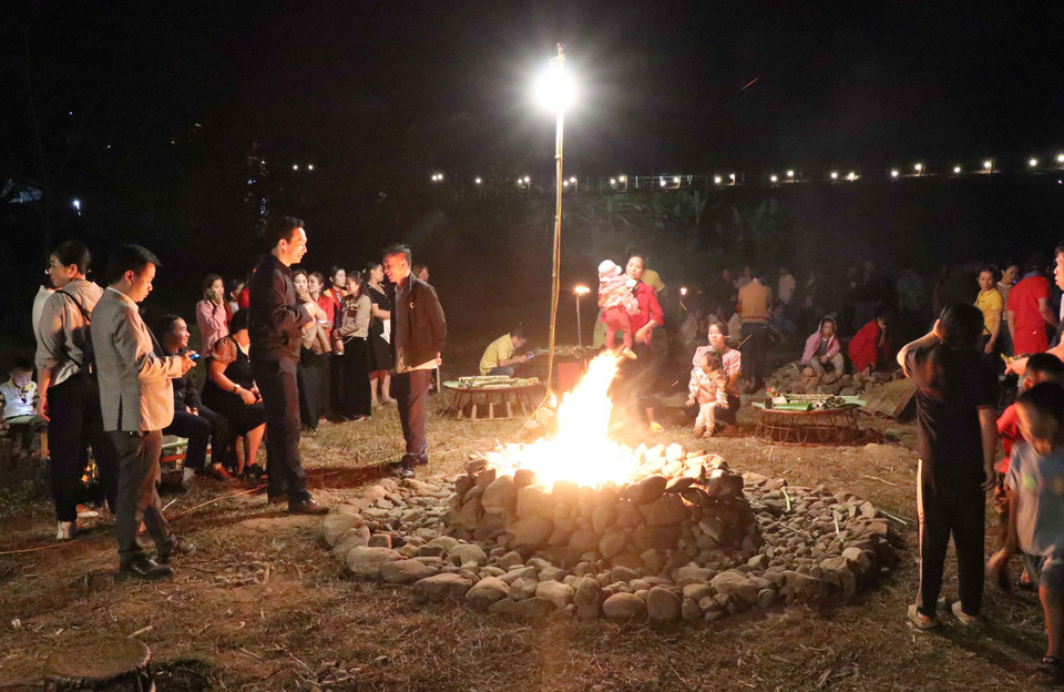 Không gian trải nghiệm văn hóa ẩm thực, giao lưu văn hóa, văn nghệ trên bãi đất rộng, bên cạnh suối Nậm Bai mang bản sắc văn hóa đồng bào Thái trắng. (Ảnh: Xuân Tiến/TTXVN)