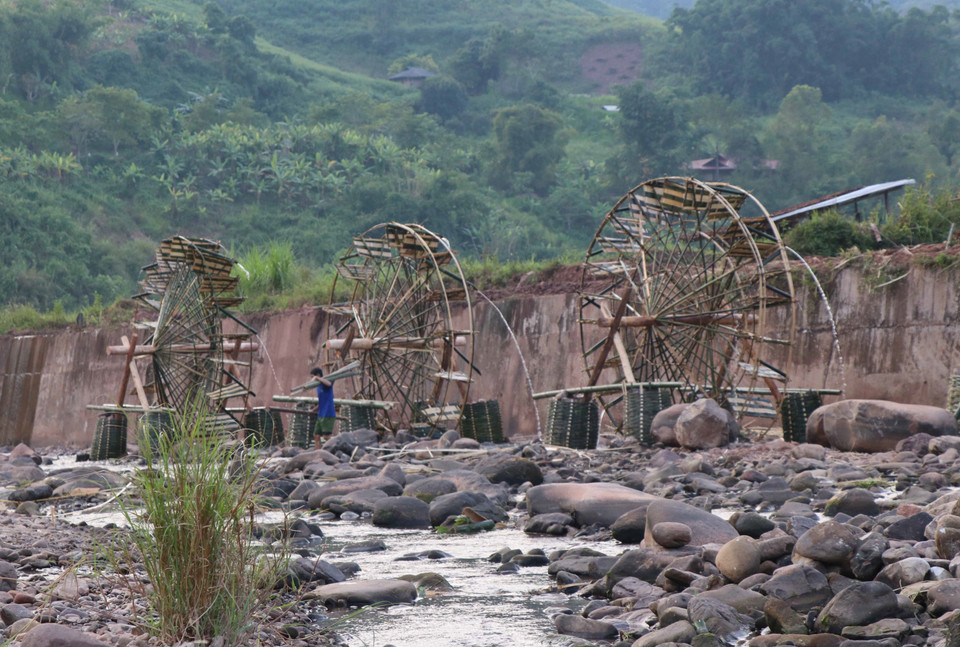 Những cọn nước bên suối Nậm Bai chảy quanh bản Nà Sự. (Ảnh: Xuân Tiến/TTXVN)
