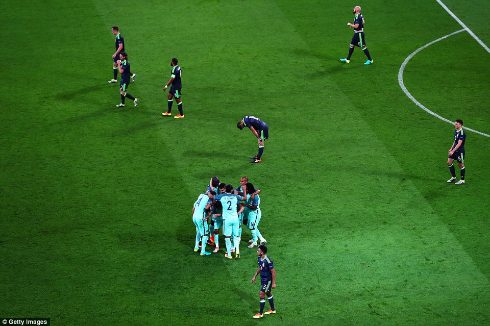 ...ấn định chiến thắng cho Bồ Đào Nha​.